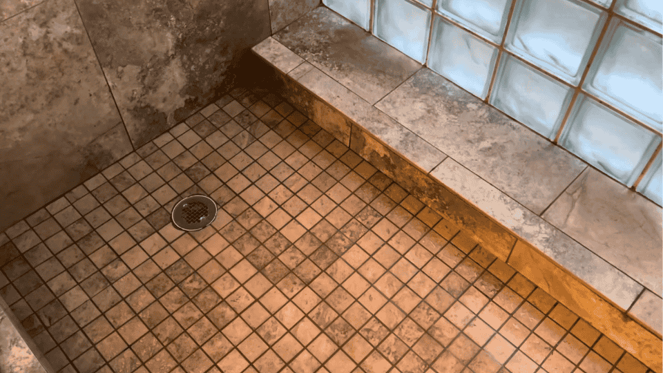 a picture from washroom resting after pouring the hot water to see where the problem is