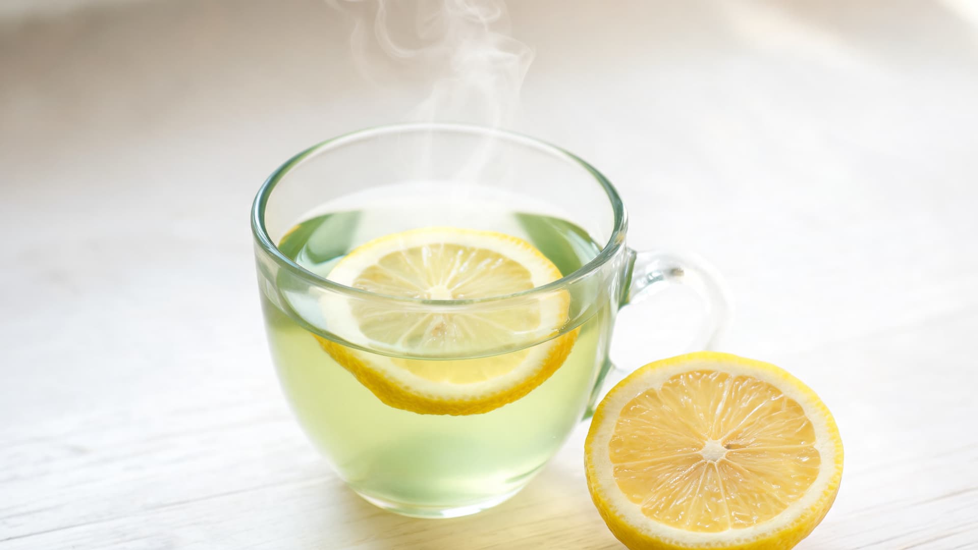 lemon green tea with citrus freshness for light energizing and refreshing hydration