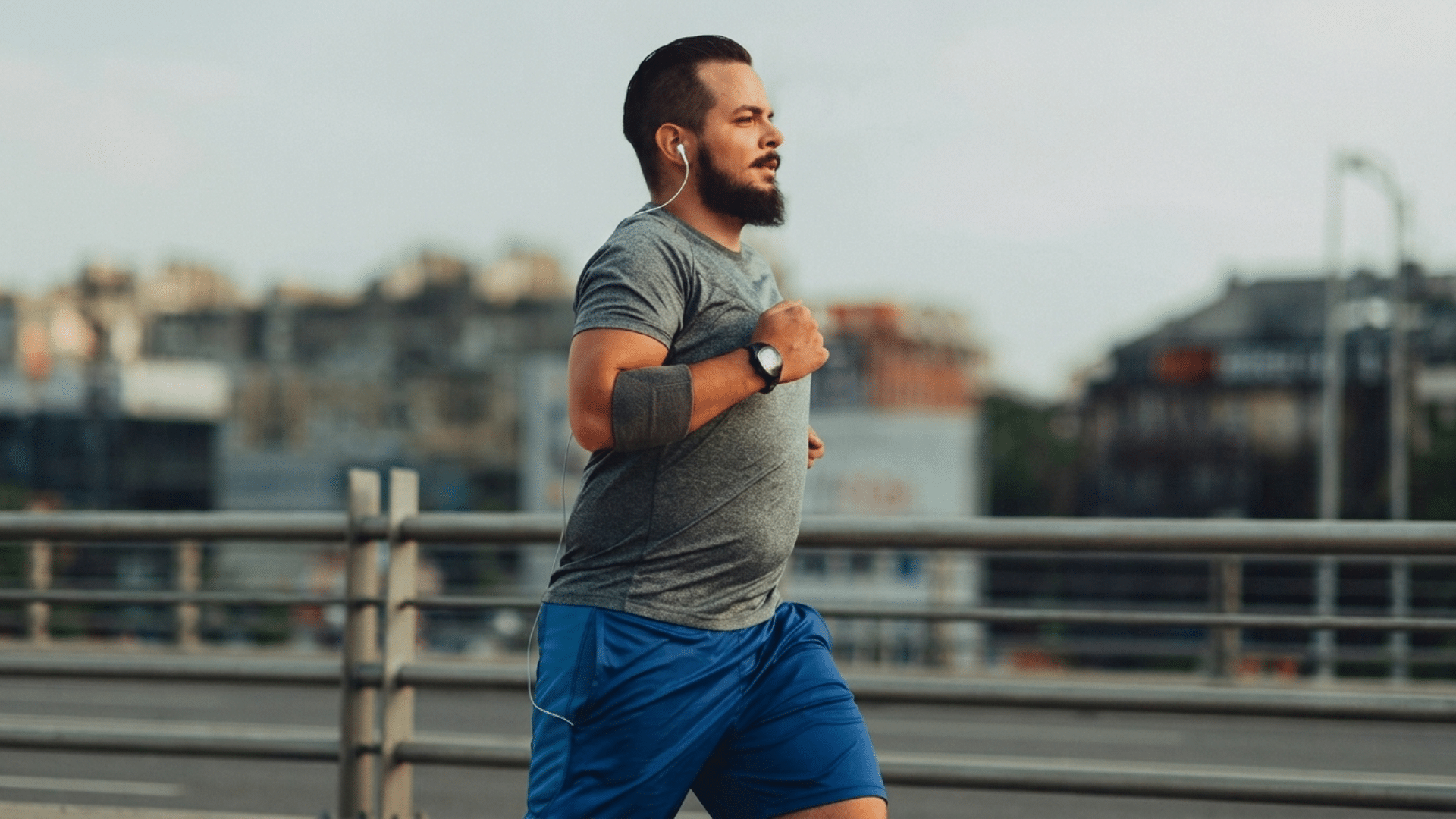 people exercising outdoors to represent metabolic health and healthy lifestyle habits for better wellness